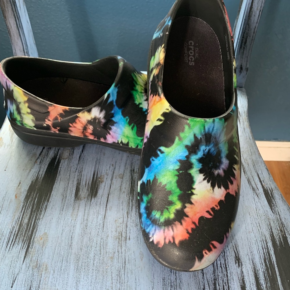 CROCS Black and Blue Slippers Comfortable Slip-On Shoes; Womens 9